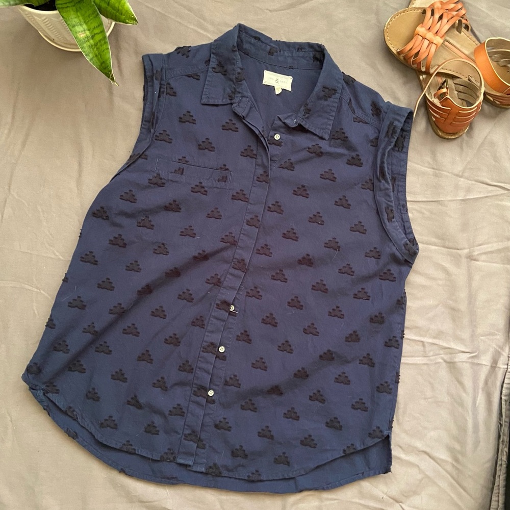 Button-up Cuffed-Sleeve Shirt